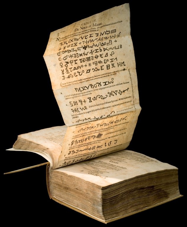 Image taken from https://commons.wikimedia.org/wiki/File:De_notis_in_manu..JPG
